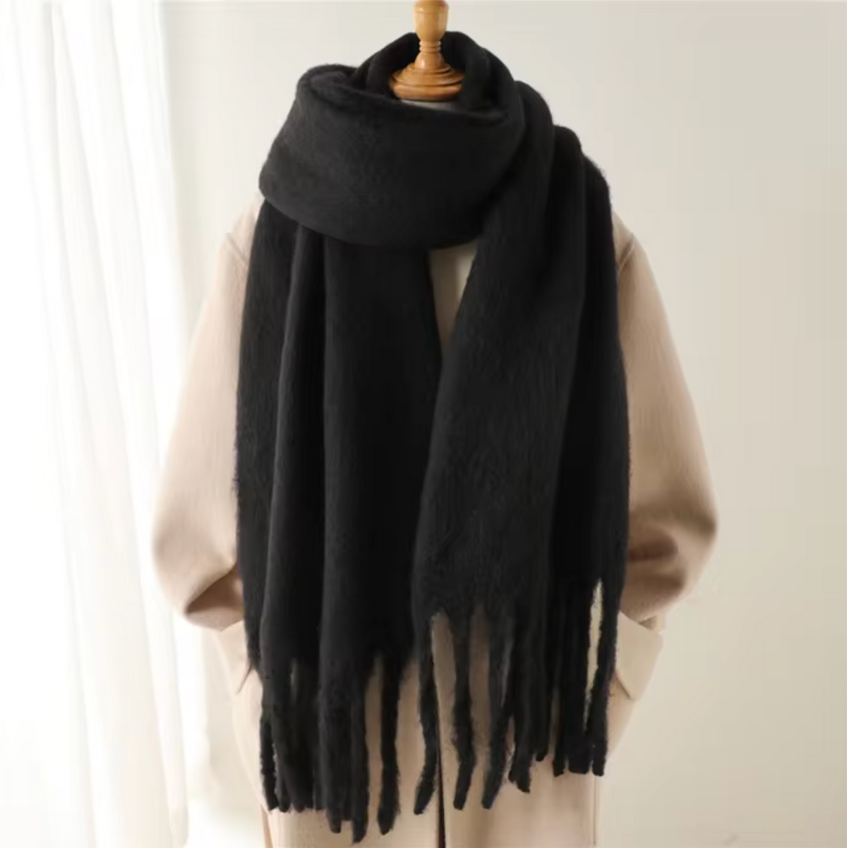 Cashmere-Feel Winter Scarf — Soft Oversized Fringed Wrap for Women in Black