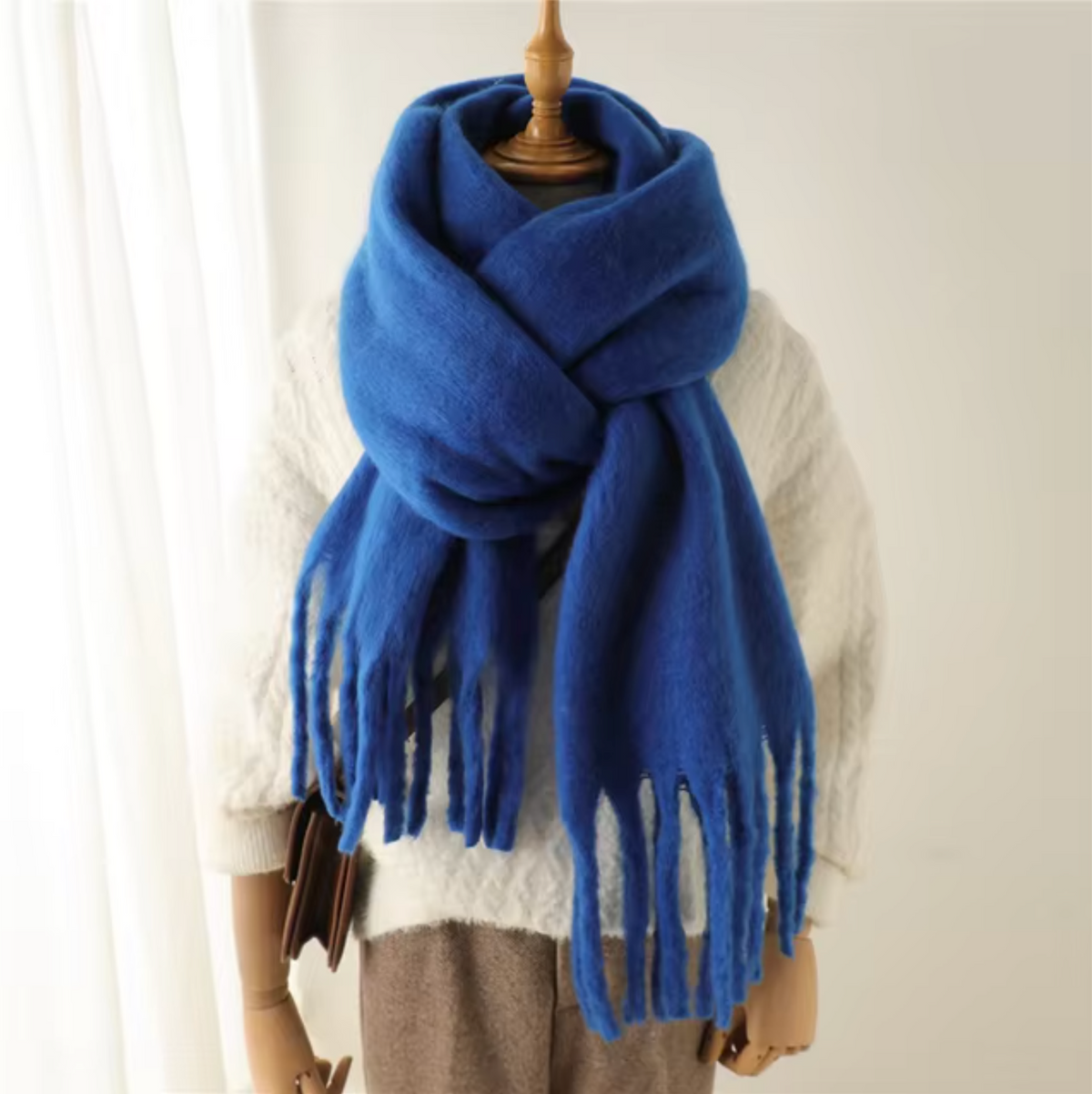 Cashmere-Feel Winter Scarf — Soft Oversized Fringed Wrap for Women in Blue