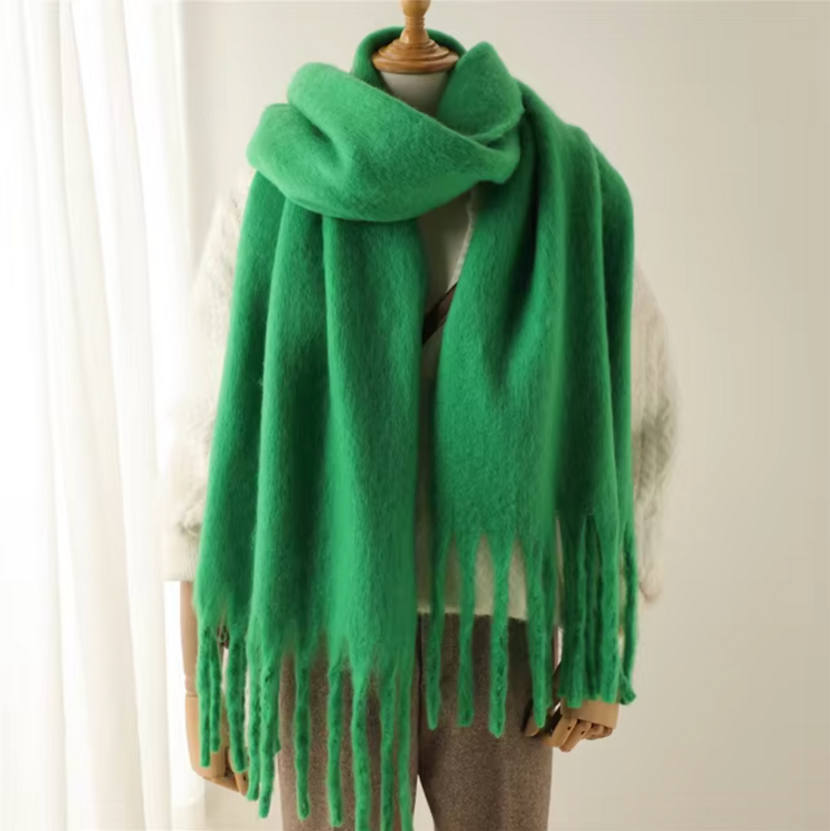 Cashmere-Feel Winter Scarf — Soft Oversized Fringed Wrap for Women in Green